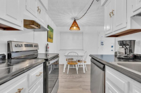 Beach Block Getaway in Seaside!